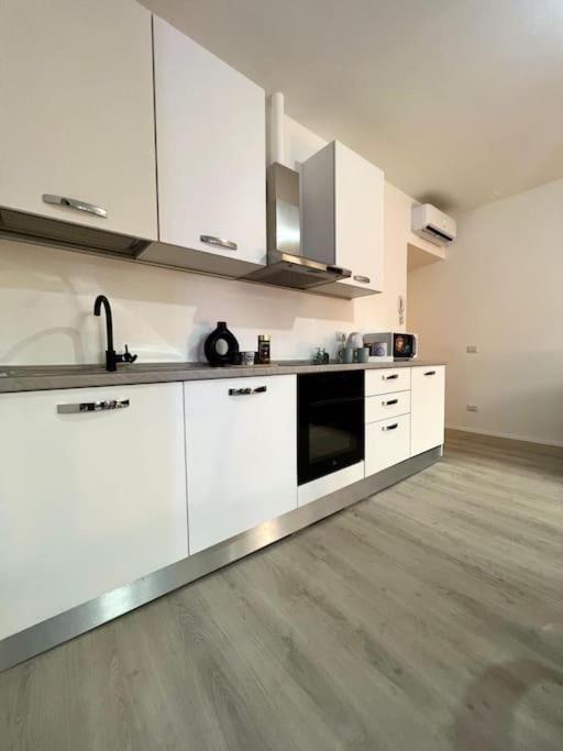 History Luxury Central Apartment By Revenue House Комо Экстерьер фото